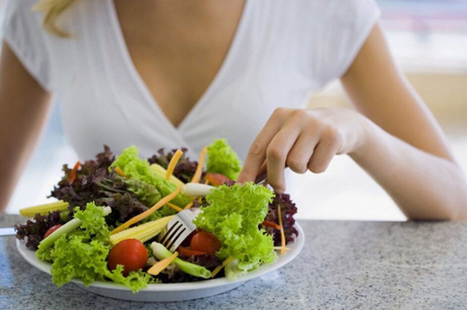 En caso de gastritis, es necesario evitar las verduras frescas en favor de las verduras guisadas o hervidas. 